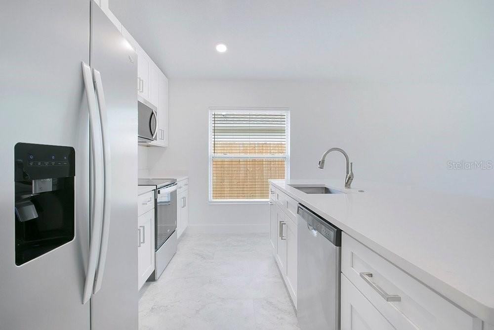 865 Dunbar St - Photo 6 of 26