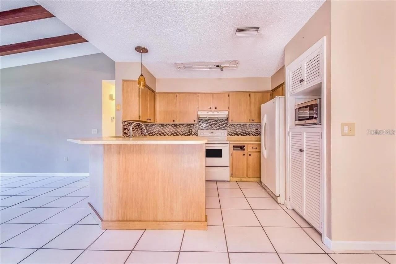 733 Mikasuki Dr - Photo 4 of 18