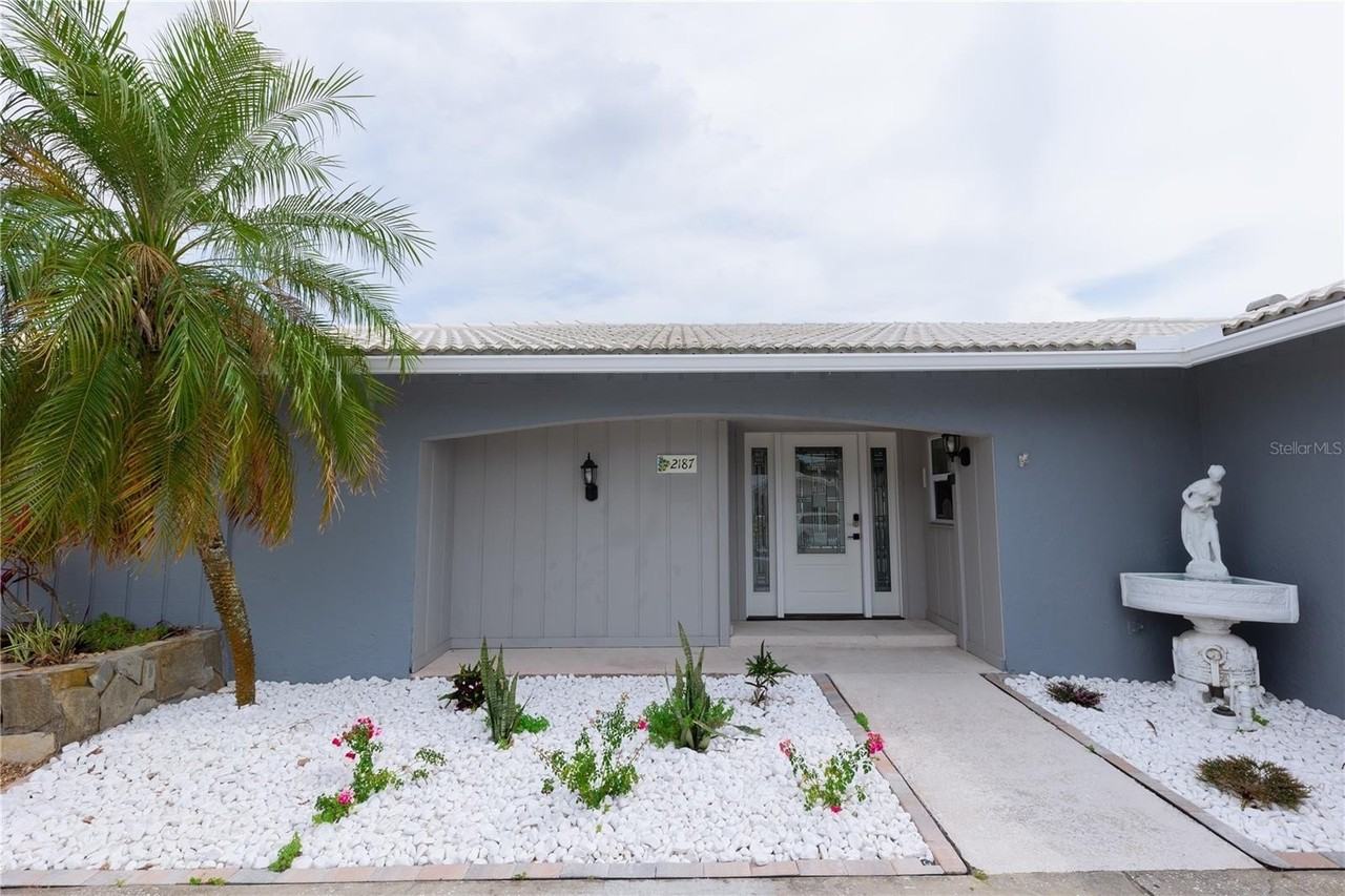 2187 Waterside Dr - Photo 4 of 50