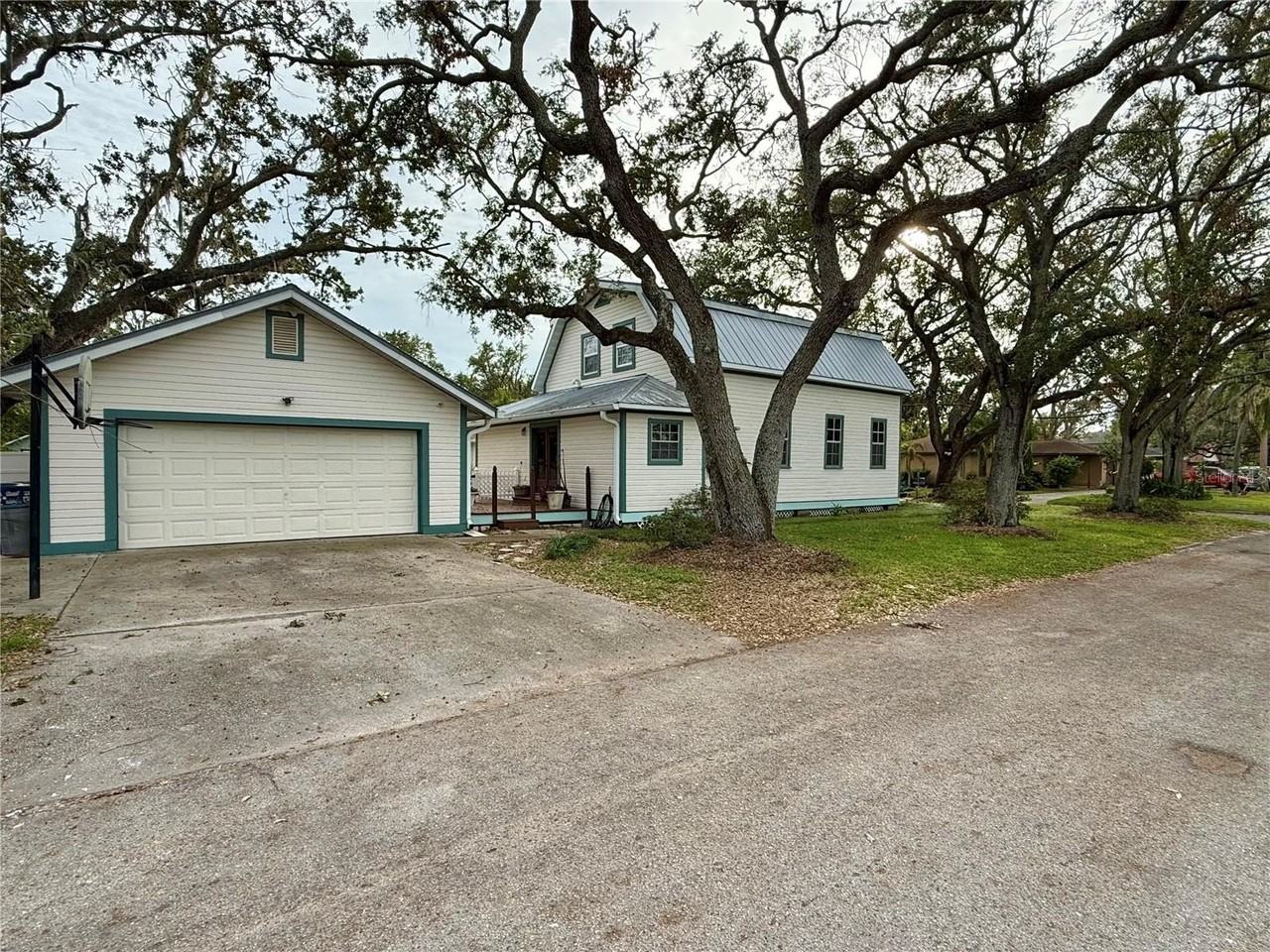 7002 S Shamrock Rd - Photo 2 of 34