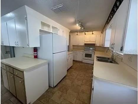 1305 Carr Dr - Photo 5 of 17