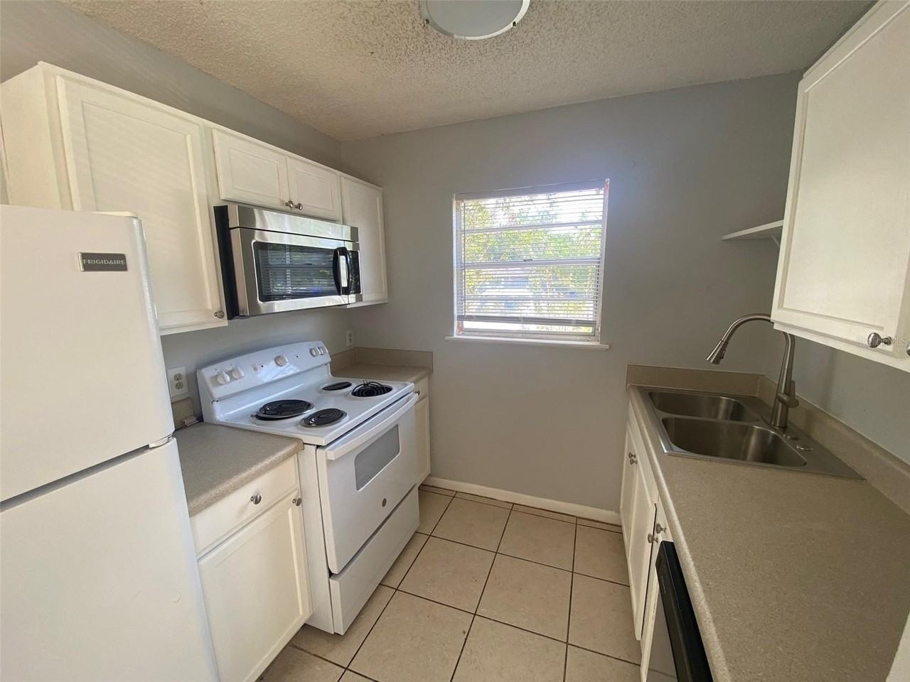 605 Hennessee St - Photo 2 of 9