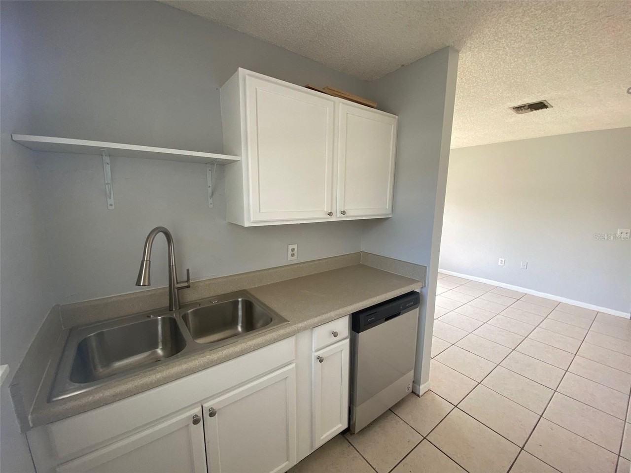 605 Hennessee St - Photo 3 of 9