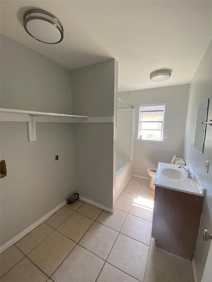 605 Hennessee St - Photo 5 of 9