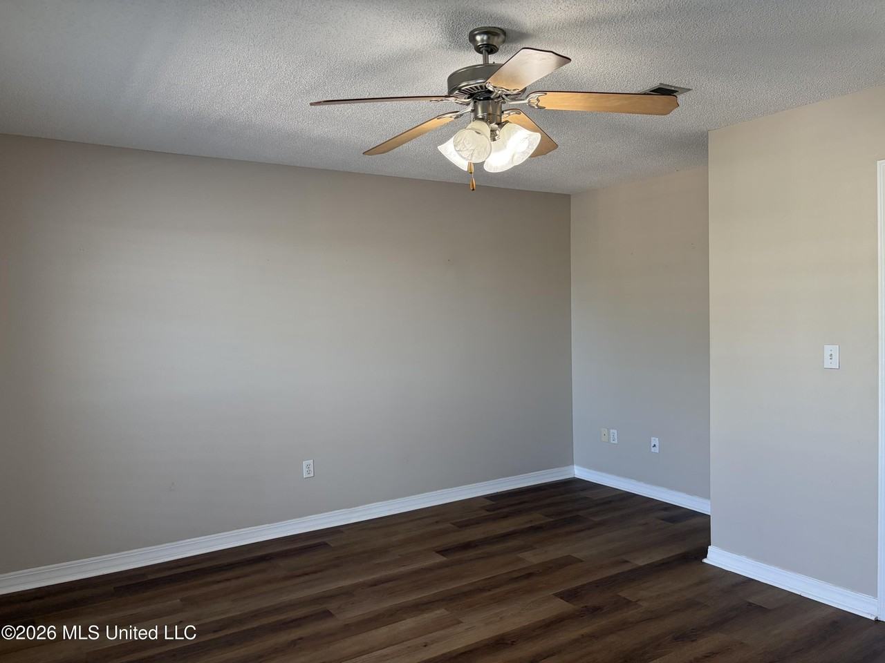 3230 Cumberland Rd Apt 213 - Photo 6 of 38