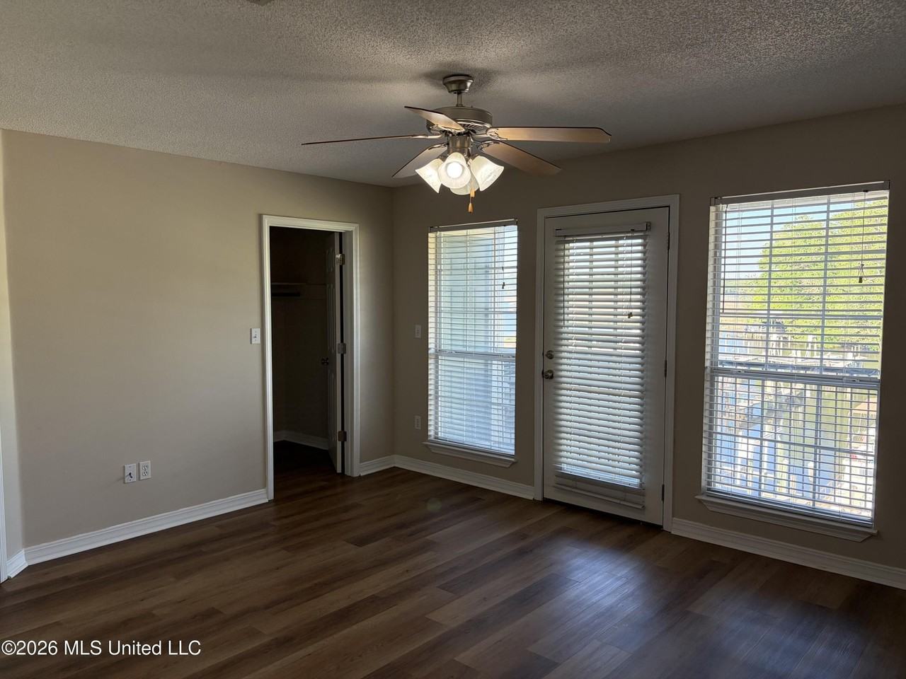 3230 Cumberland Rd Apt 213 - Photo 7 of 38