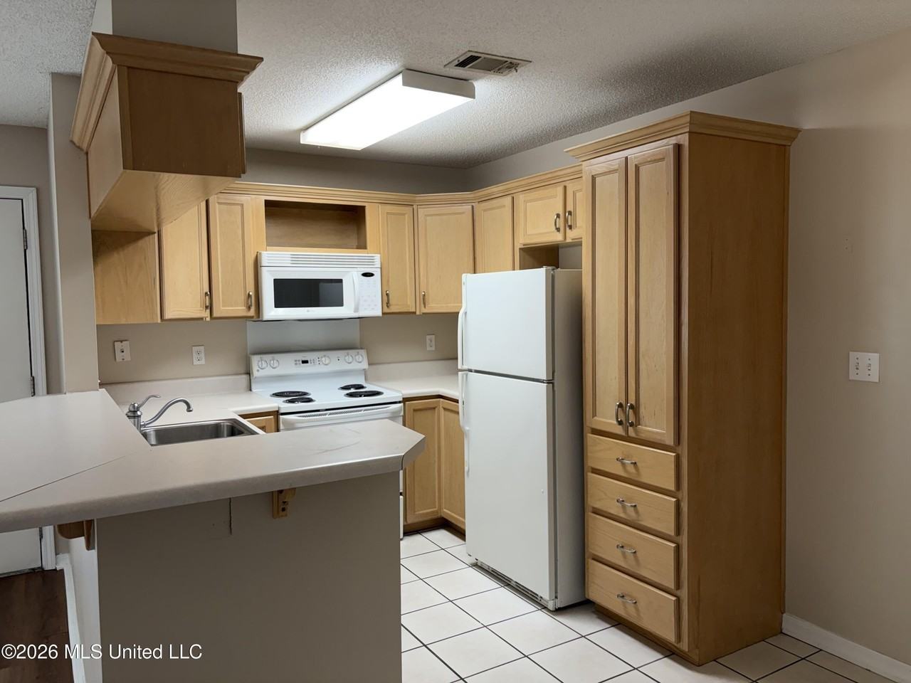 3230 Cumberland Rd Apt 213 - Photo 4 of 38
