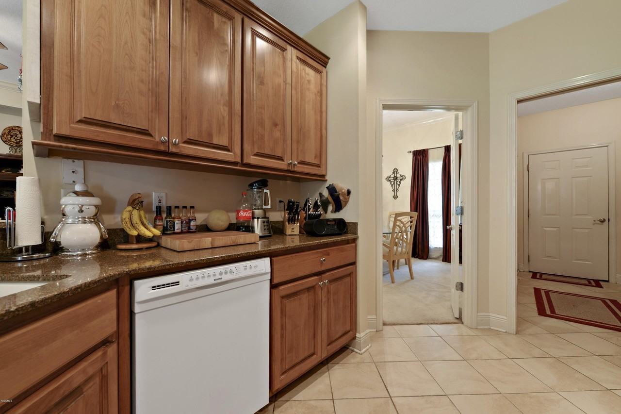 6428 Poco Rd - Photo 5 of 28