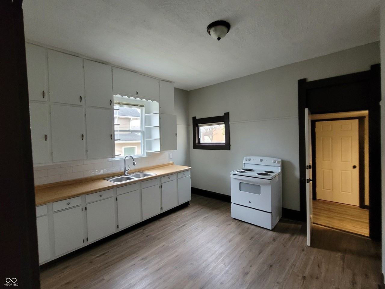 306 S Market St - Photo 3 of 20