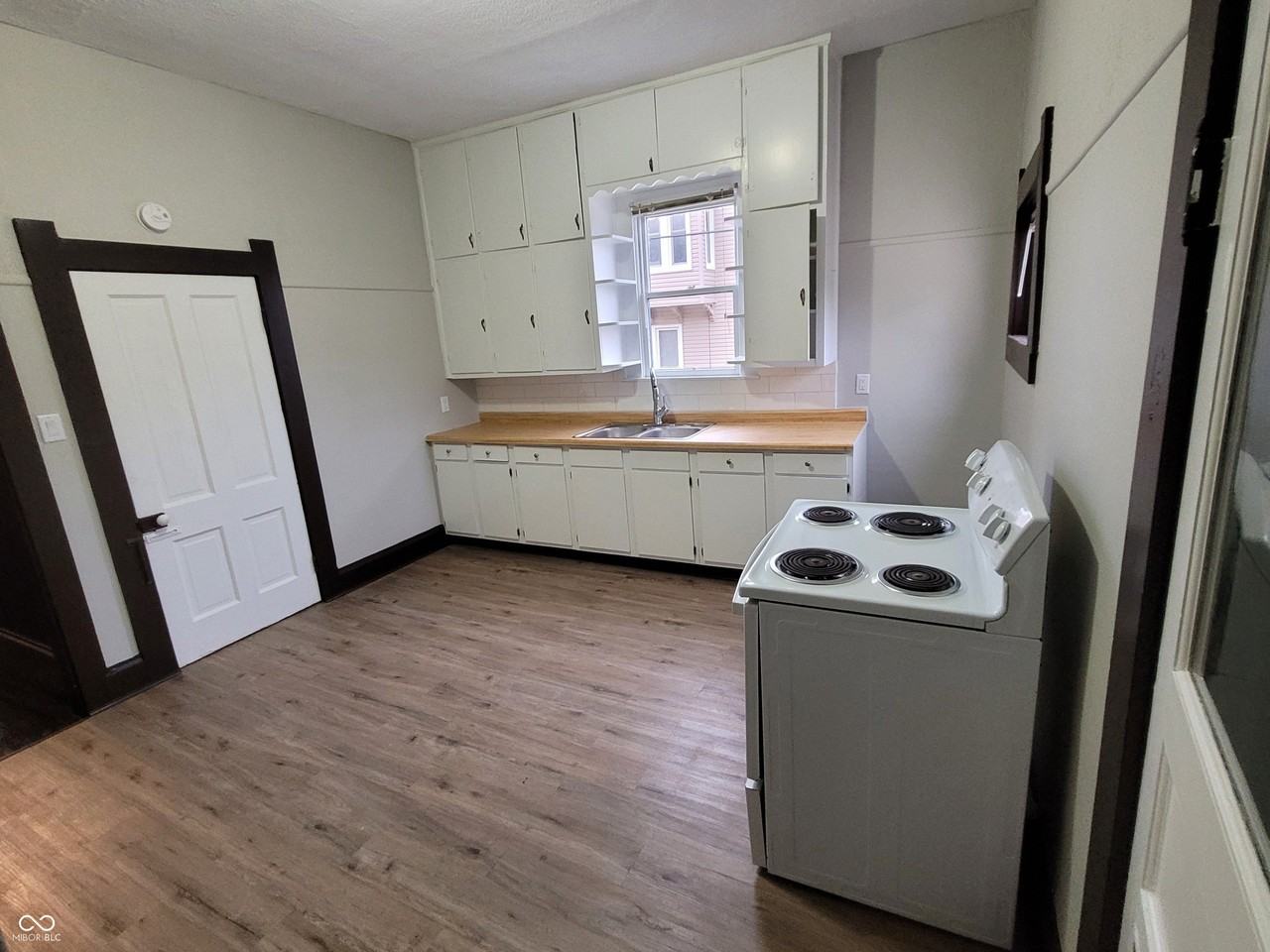 306 S Market St - Photo 7 of 20