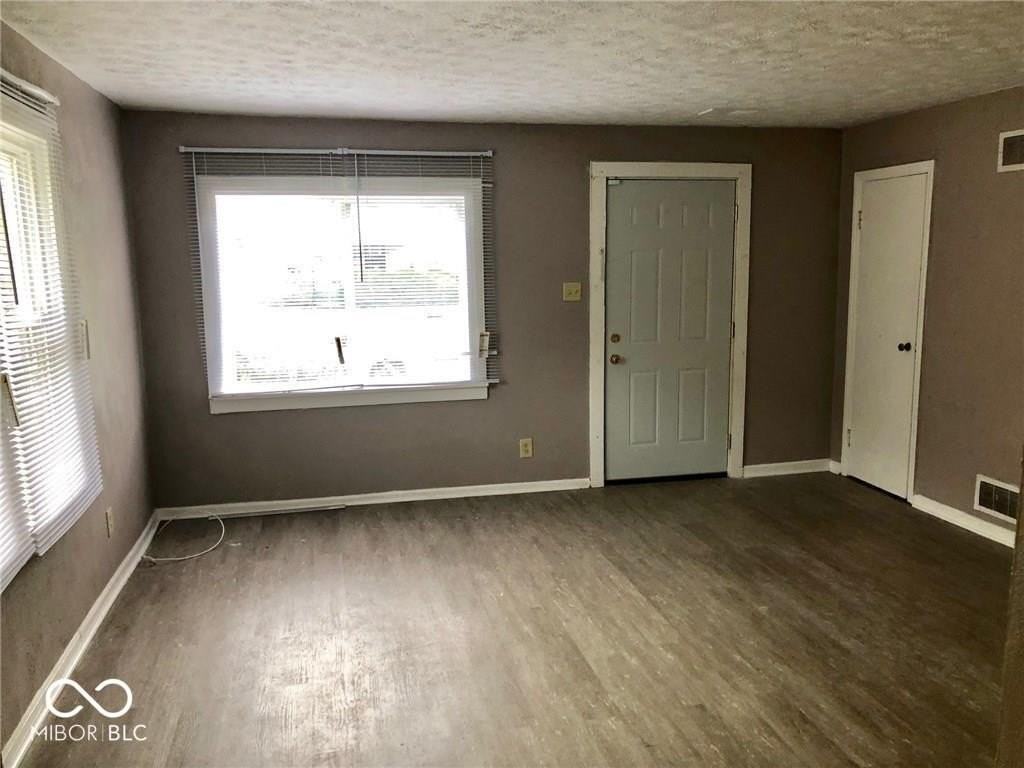 1502 W 23rd St - Photo 4 of 10