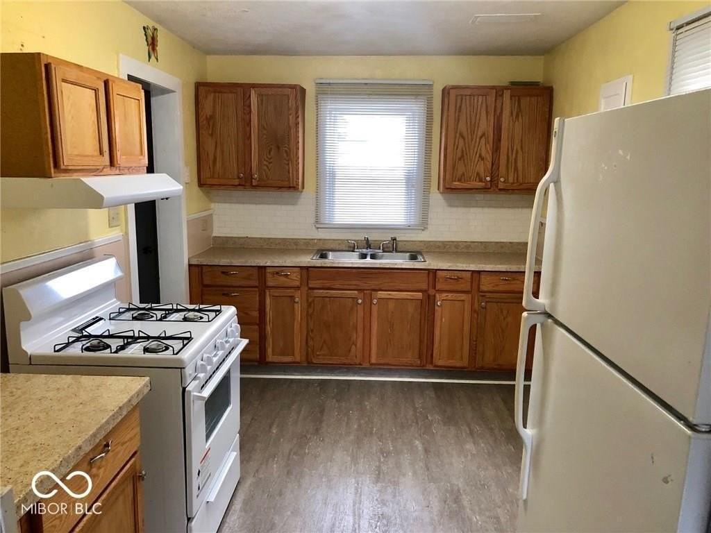 1502 W 23rd St - Photo 6 of 10