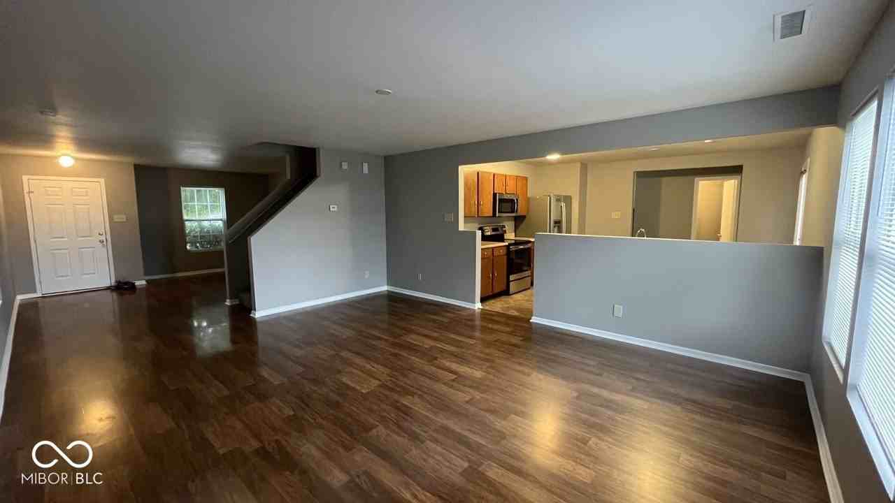 10891 Rose Ln - Photo 3 of 16