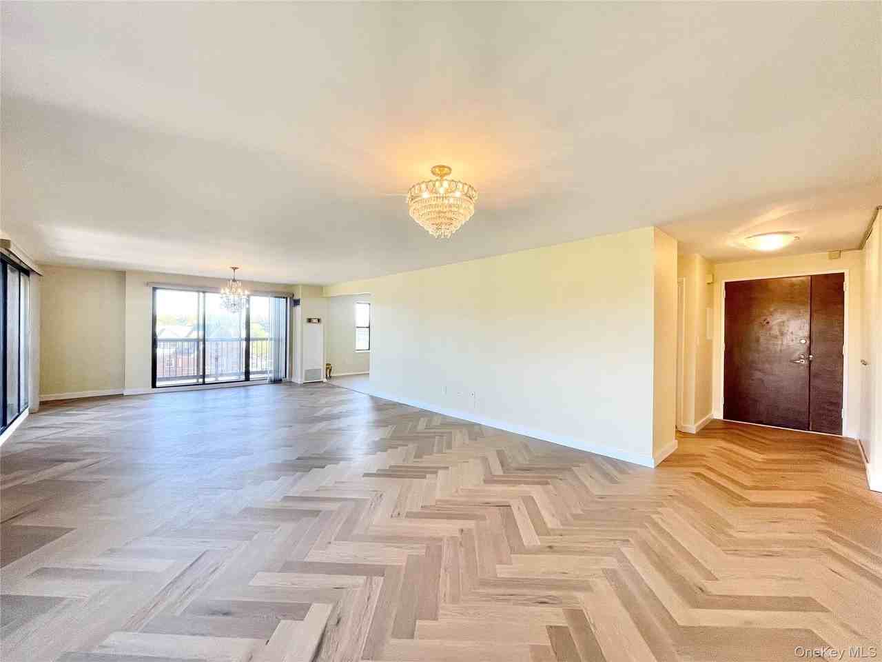 12 Bond St #5B - Photo 3 of 33