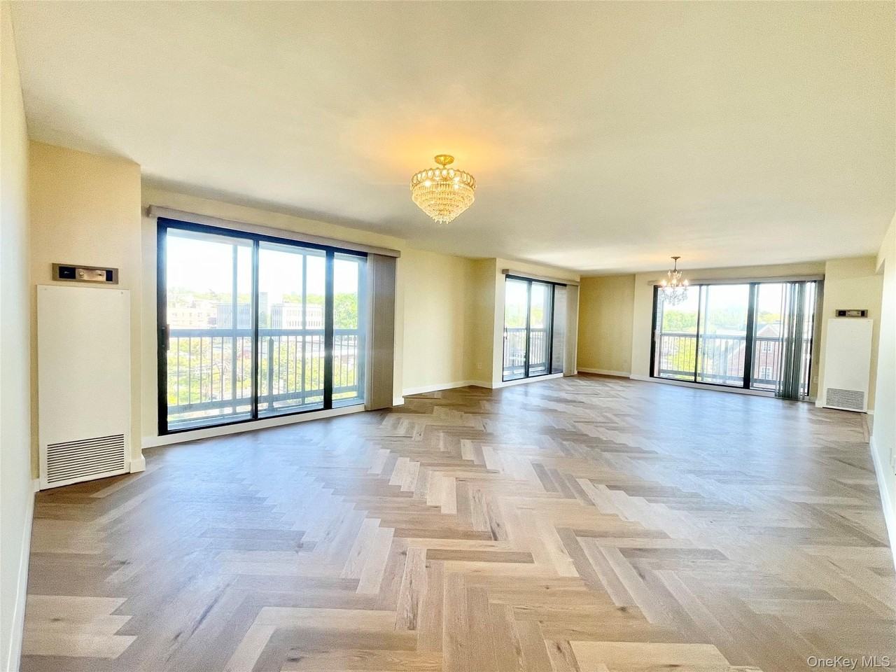 12 Bond St #5B - Photo 4 of 33