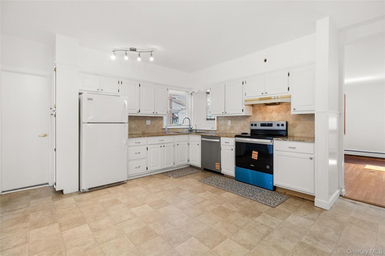 217 Greeley Ave - Photo 2 of 14