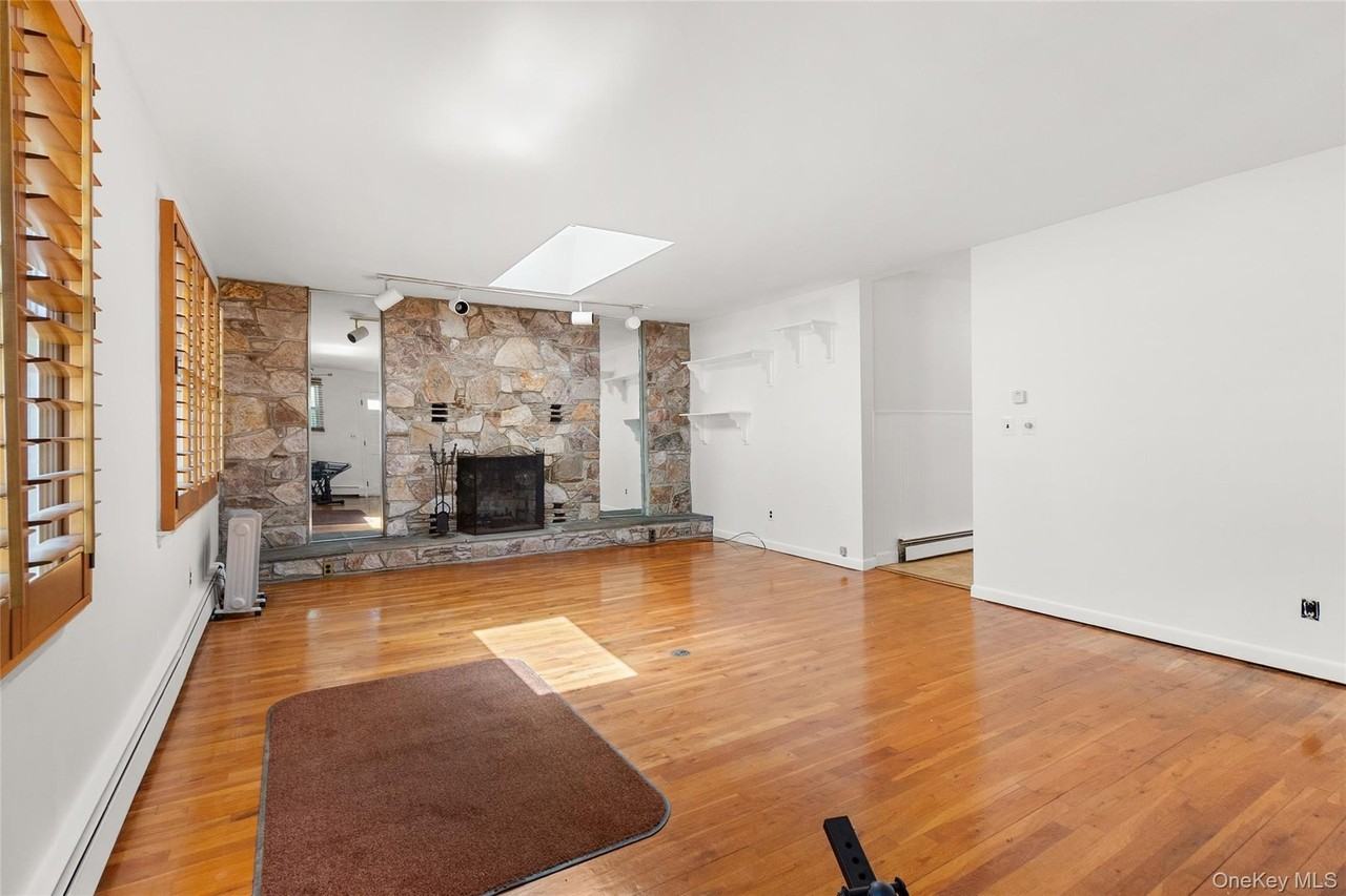 217 Greeley Ave - Photo 3 of 14