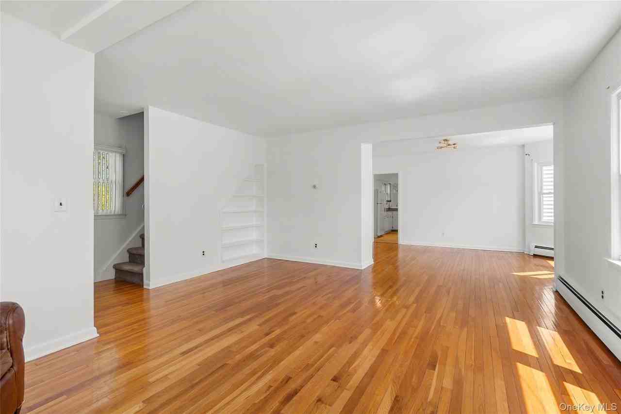217 Greeley Ave - Photo 4 of 14