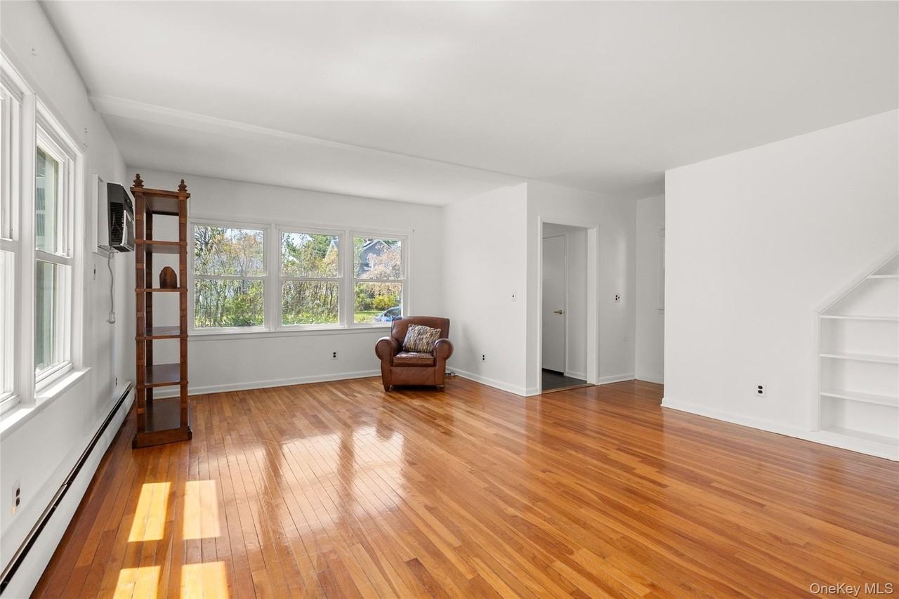 217 Greeley Ave - Photo 5 of 14