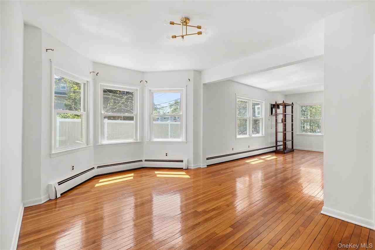 217 Greeley Ave - Photo 6 of 14