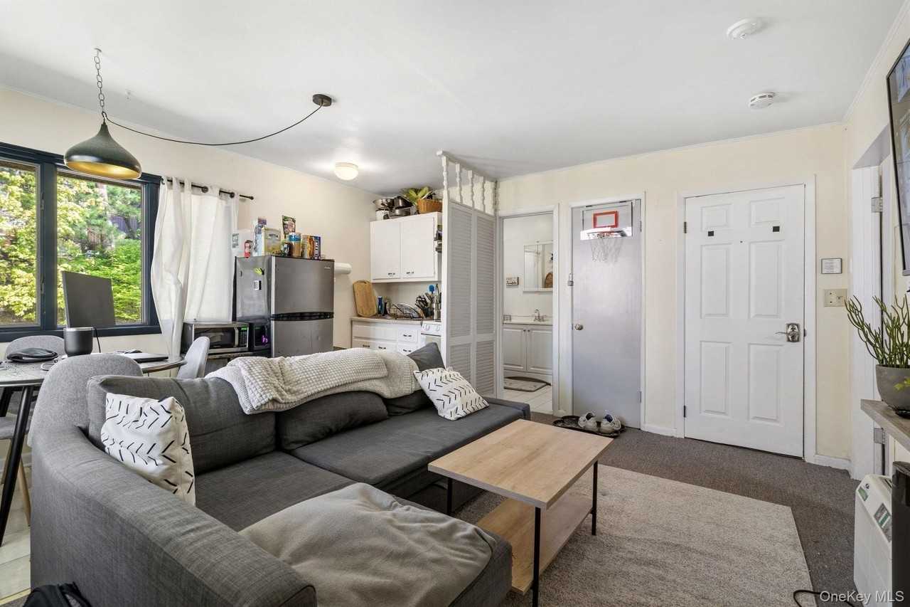 194 Jersey Ave #A - Photo 5 of 19