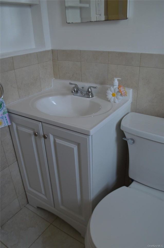 30 Lake Dr #2ndFL - Photo 5 of 7