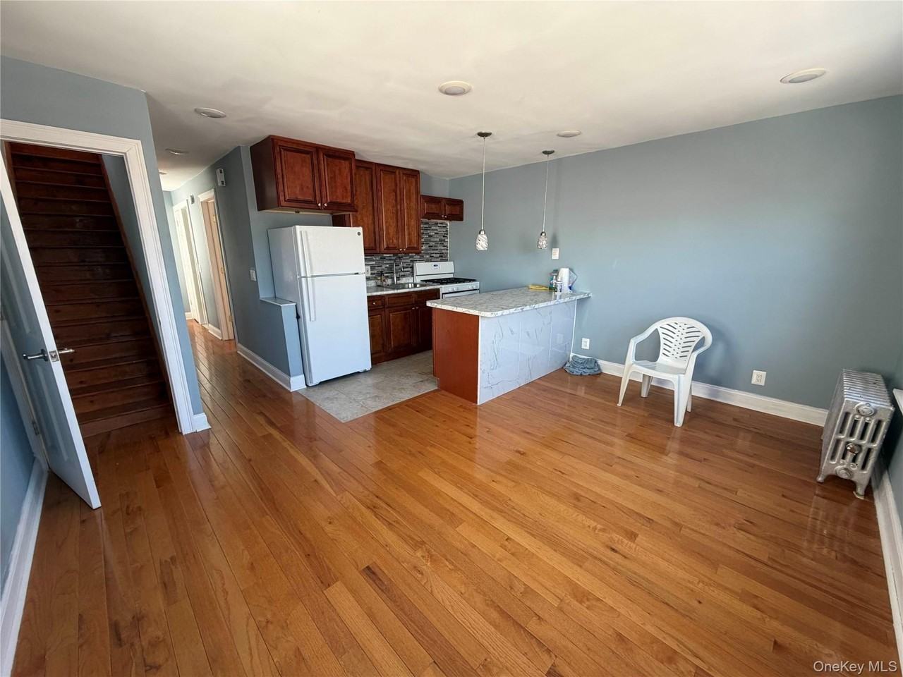 9055 178th St - Photo 2 of 10