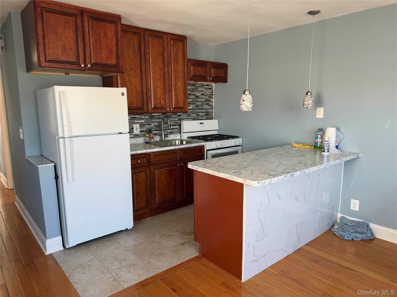 9055 178th St - Photo 3 of 10