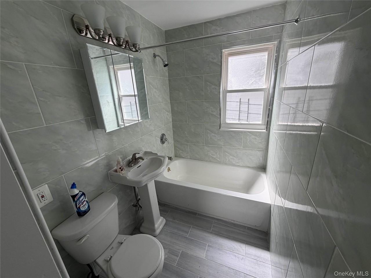9055 178th St - Photo 5 of 10