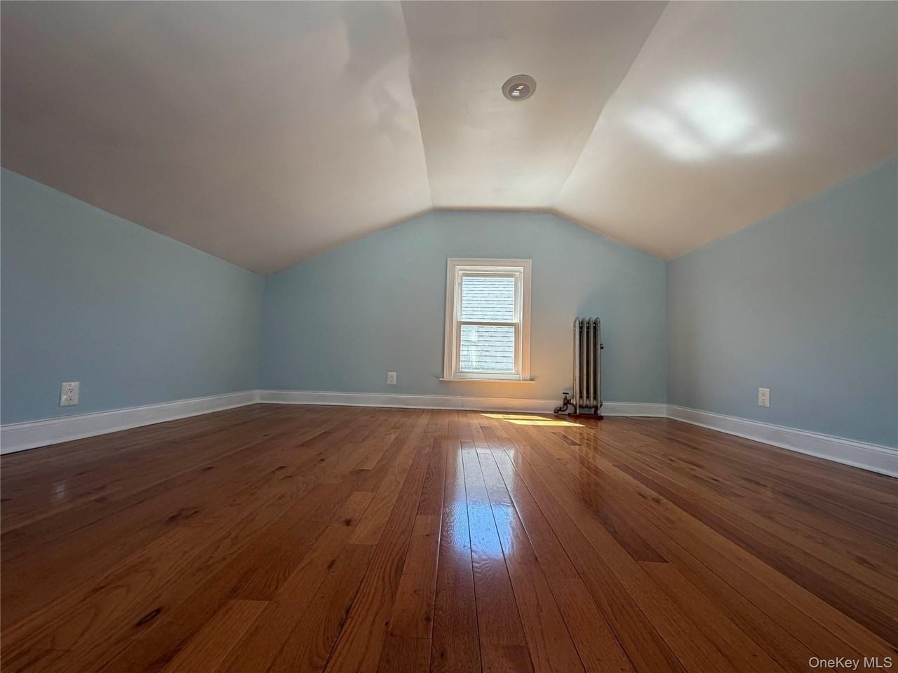 9055 178th St - Photo 7 of 10
