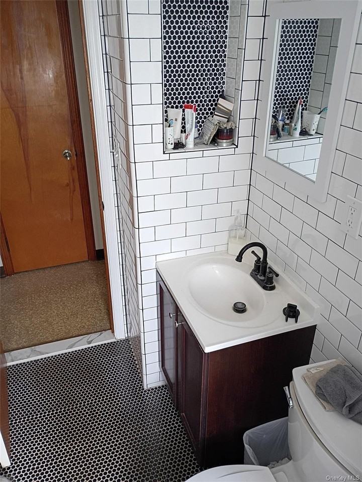 93 E Railroad Ave - Photo 3 of 17