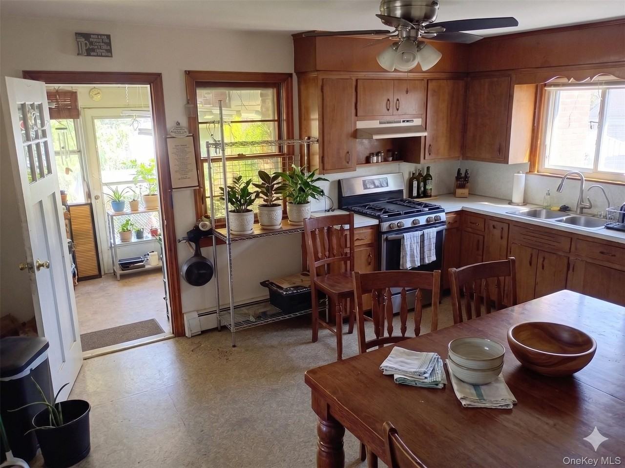 93 E Railroad Ave - Photo 5 of 17