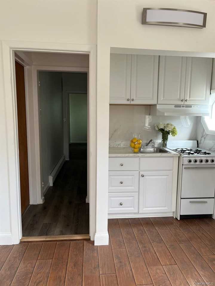 76 Bayview Ave #B - Photo 3 of 19