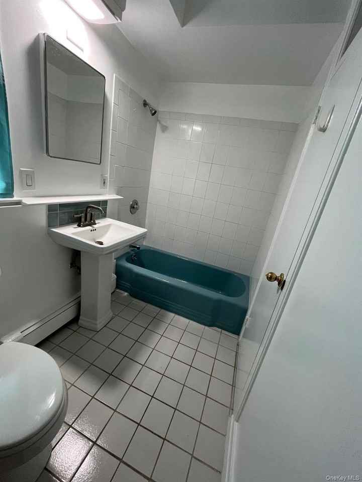 76 Bayview Ave #B - Photo 7 of 19