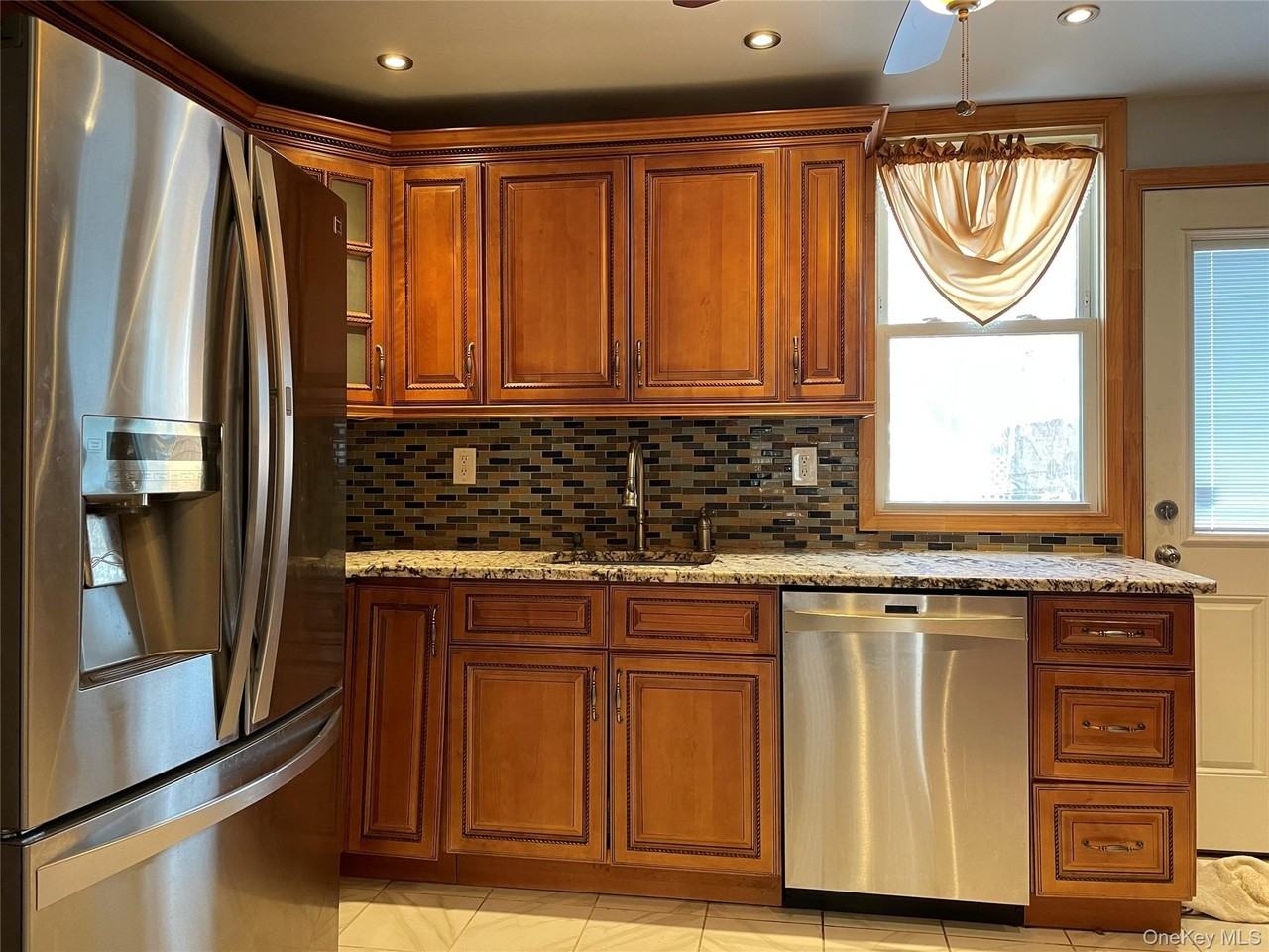 3321 Jordan St - Photo 5 of 15