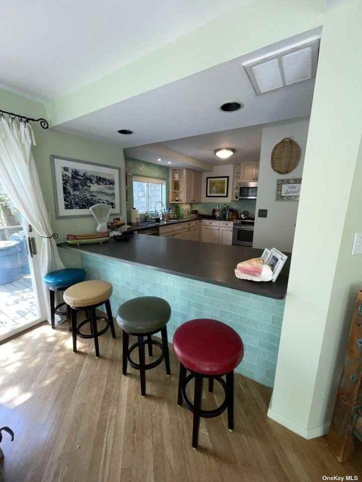 275 Wilmot Rd - Photo 6 of 19