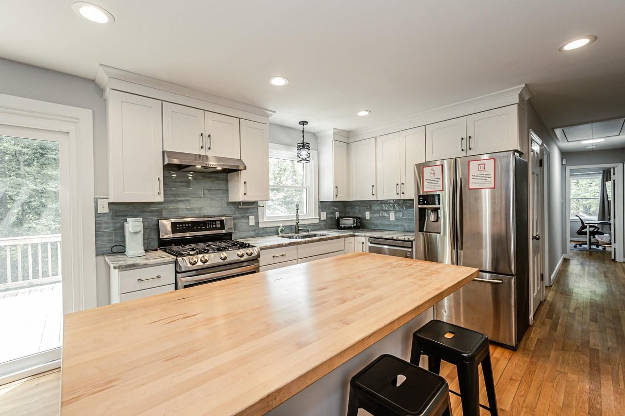 Stratford Ct - Photo 3 of 14