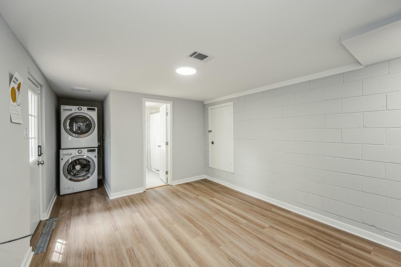 Stratford Ct - Photo 4 of 15