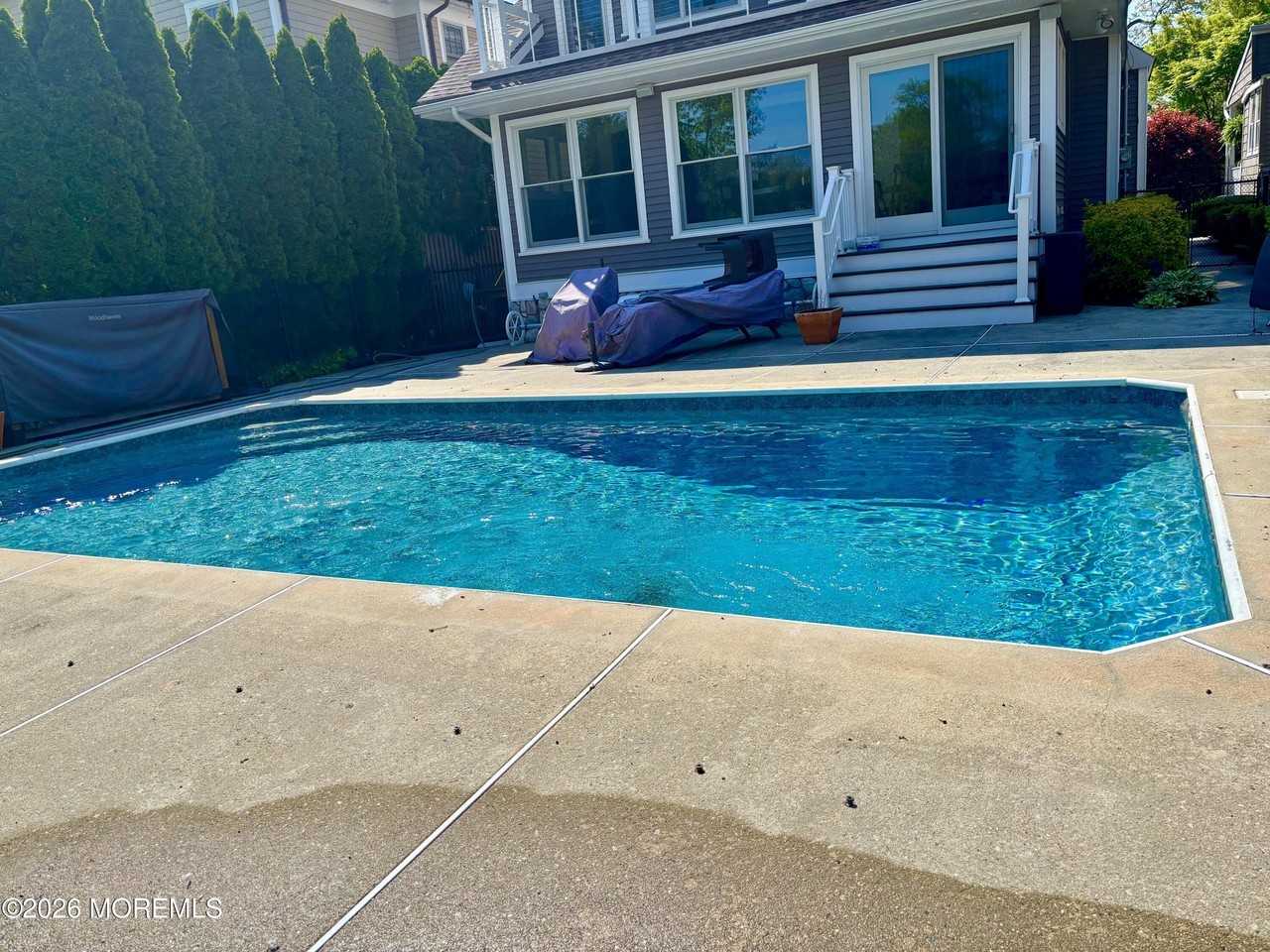 1305 Locust Dr - Photo 3 of 39