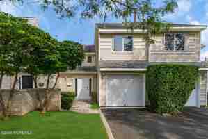 featured image of 215 W Morgan Ave #13