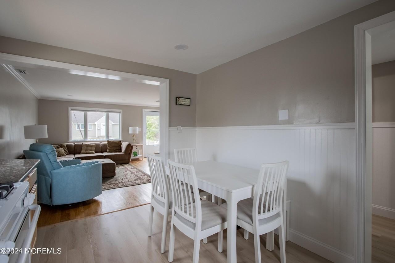 32 Howland Ave - Photo 5 of 17