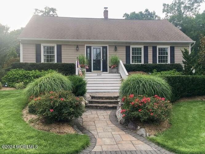 2125 Millbrook Rd - Photo 2 of 45
