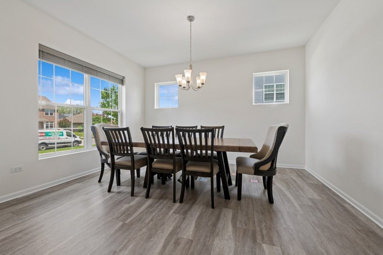 25451 Medinah Ln - Photo 2 of 20