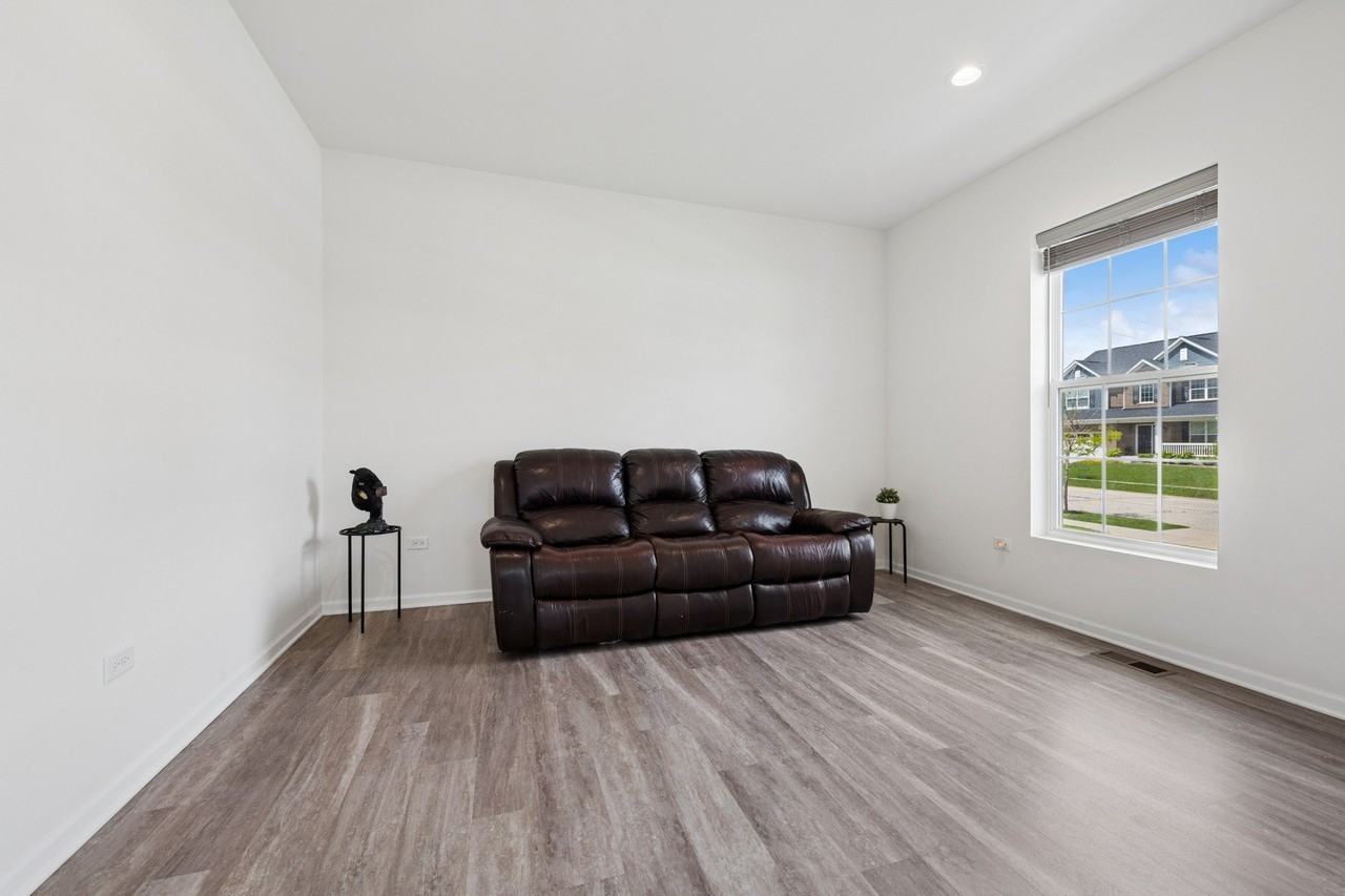 25451 Medinah Ln - Photo 3 of 20