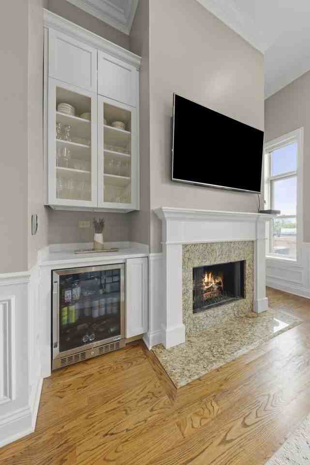 1130 W Diversey Pkwy #4W - Photo 3 of 21