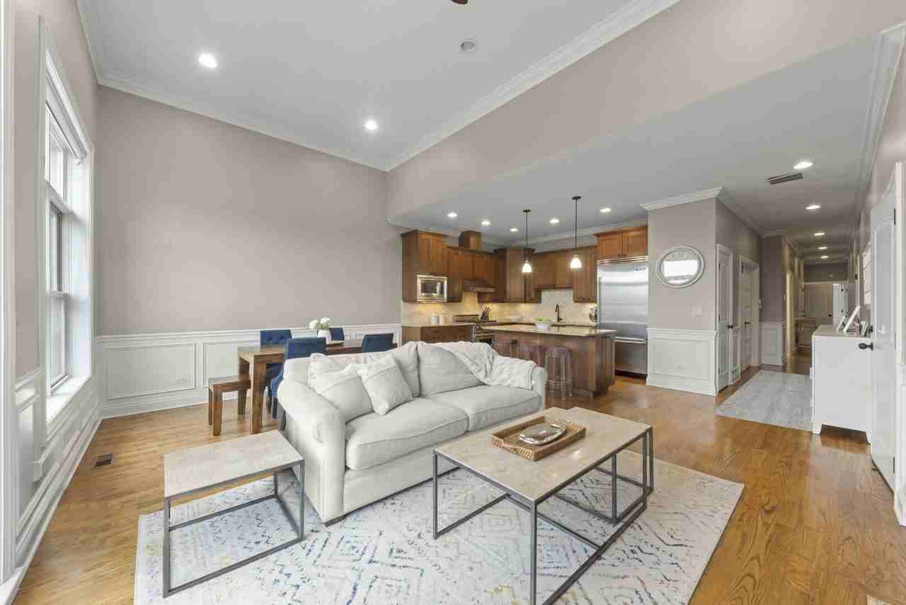 1130 W Diversey Pkwy #4W - Photo 4 of 21