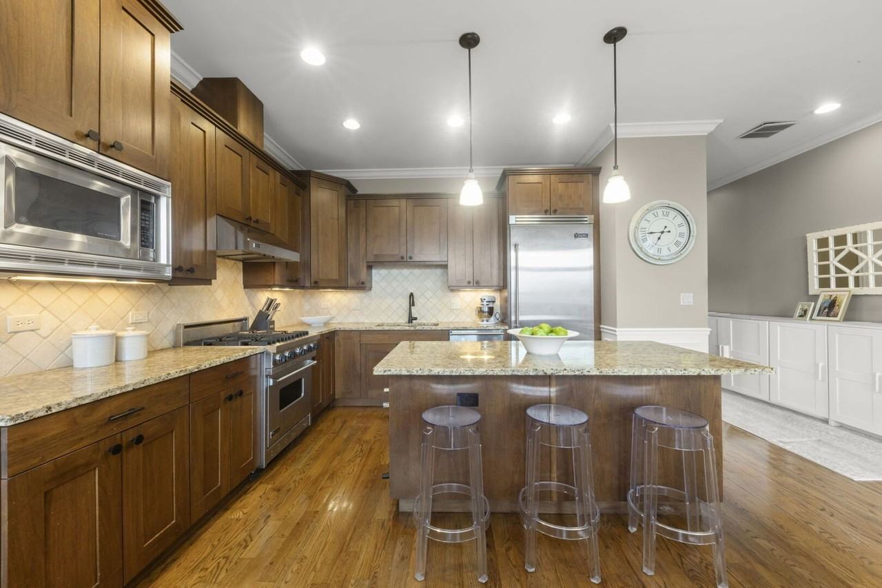 1130 W Diversey Pkwy #4W - Photo 7 of 21