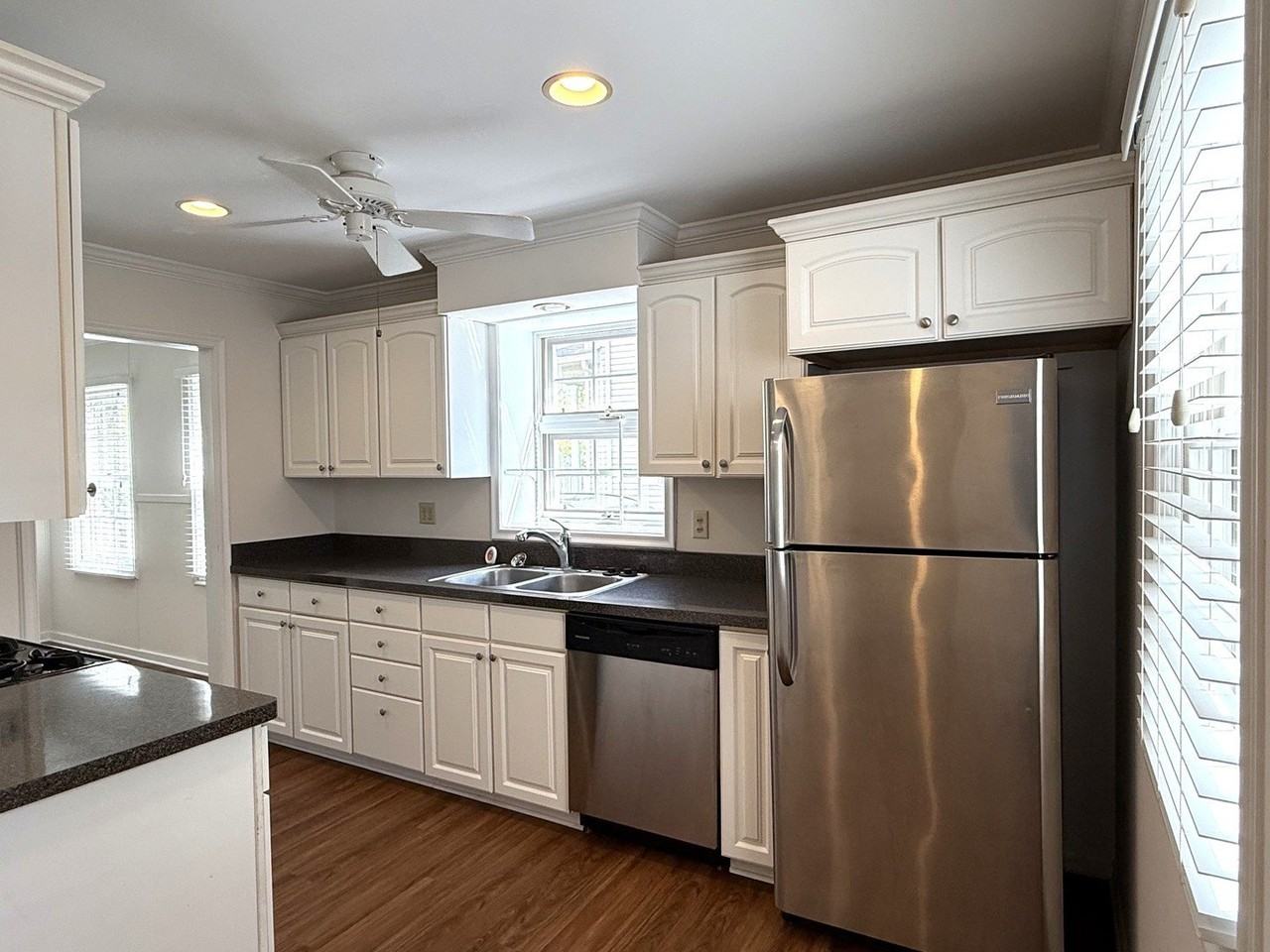 606 S 3rd St - Photo 6 of 24