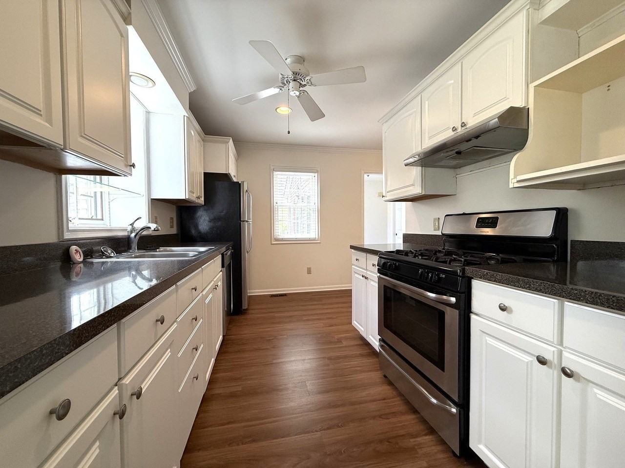 606 S 3rd St - Photo 7 of 24