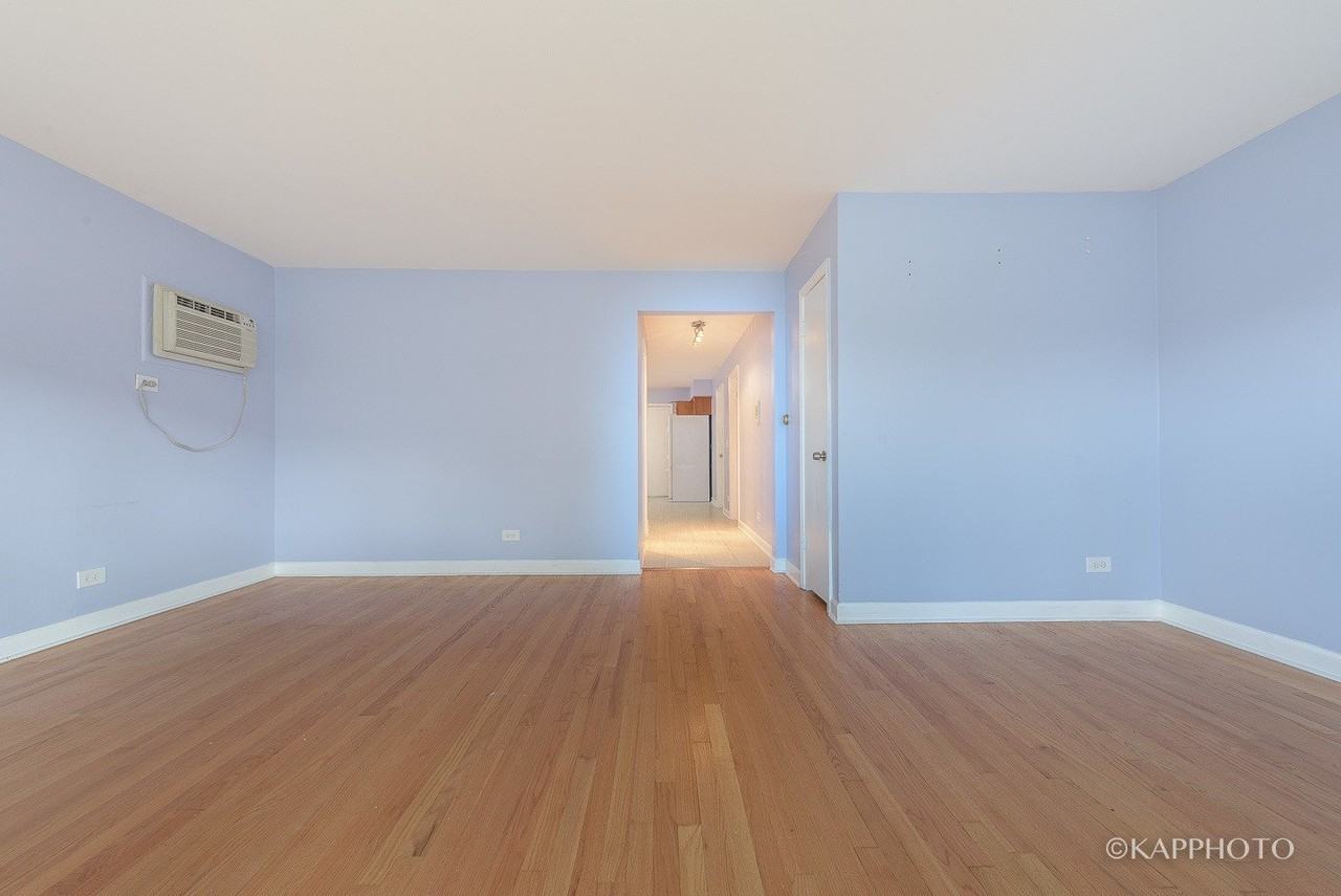 5942 W Addison St #1 - Photo 3 of 24